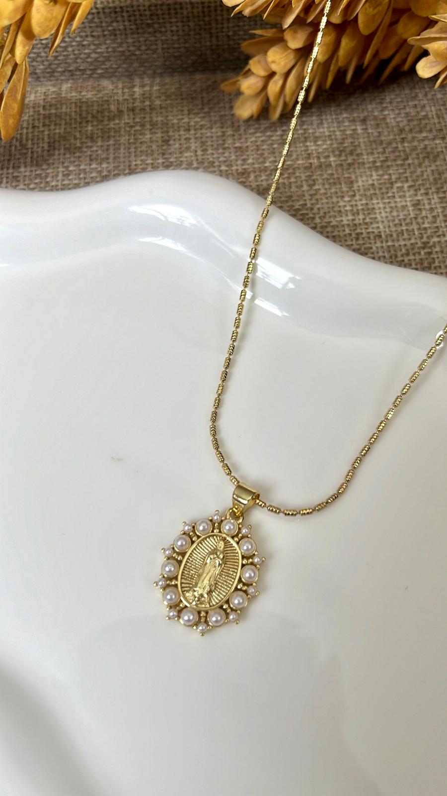 Cadena Medalla pequeña Guadalupe Perlas