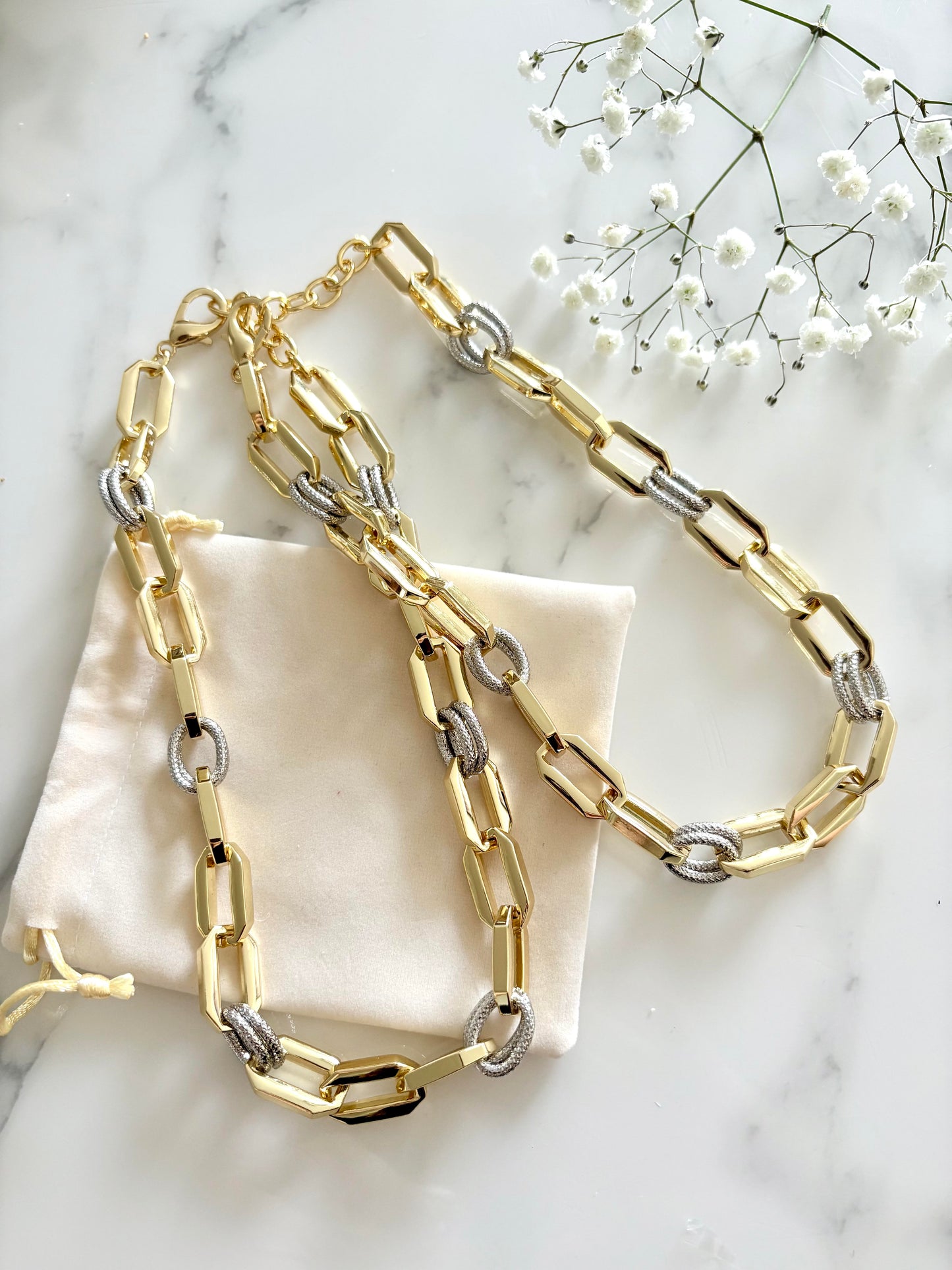 Cadenas elegantes dos tonos