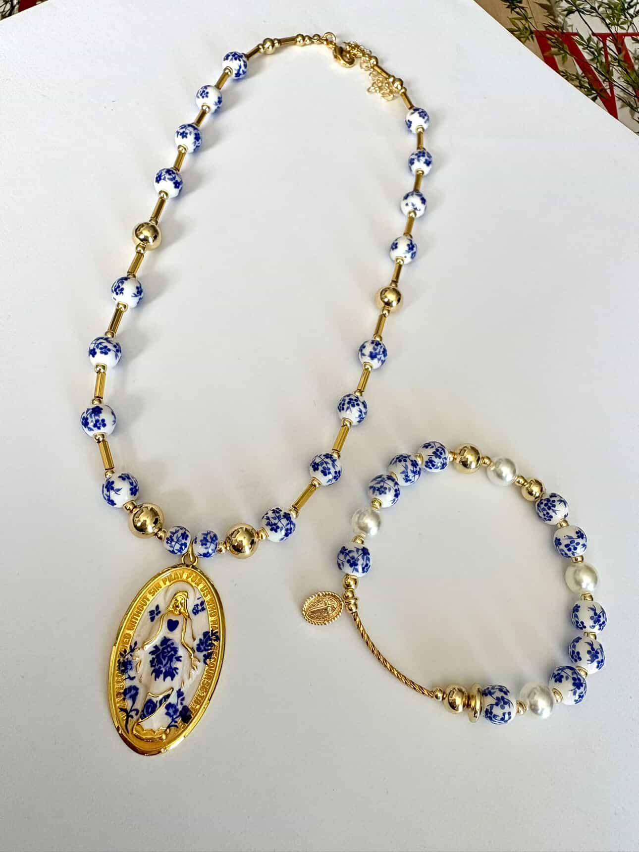 Collar floral Virgen