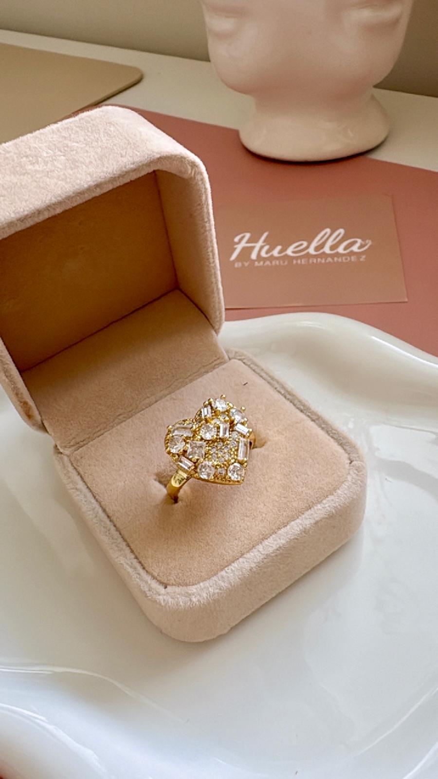 Anillo corazón biselado