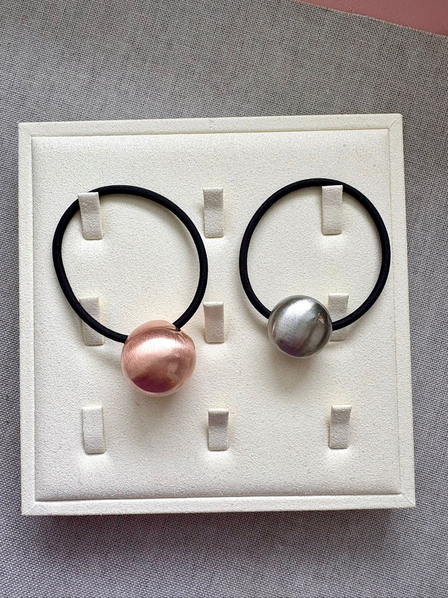 Accesorio en par para el cabello