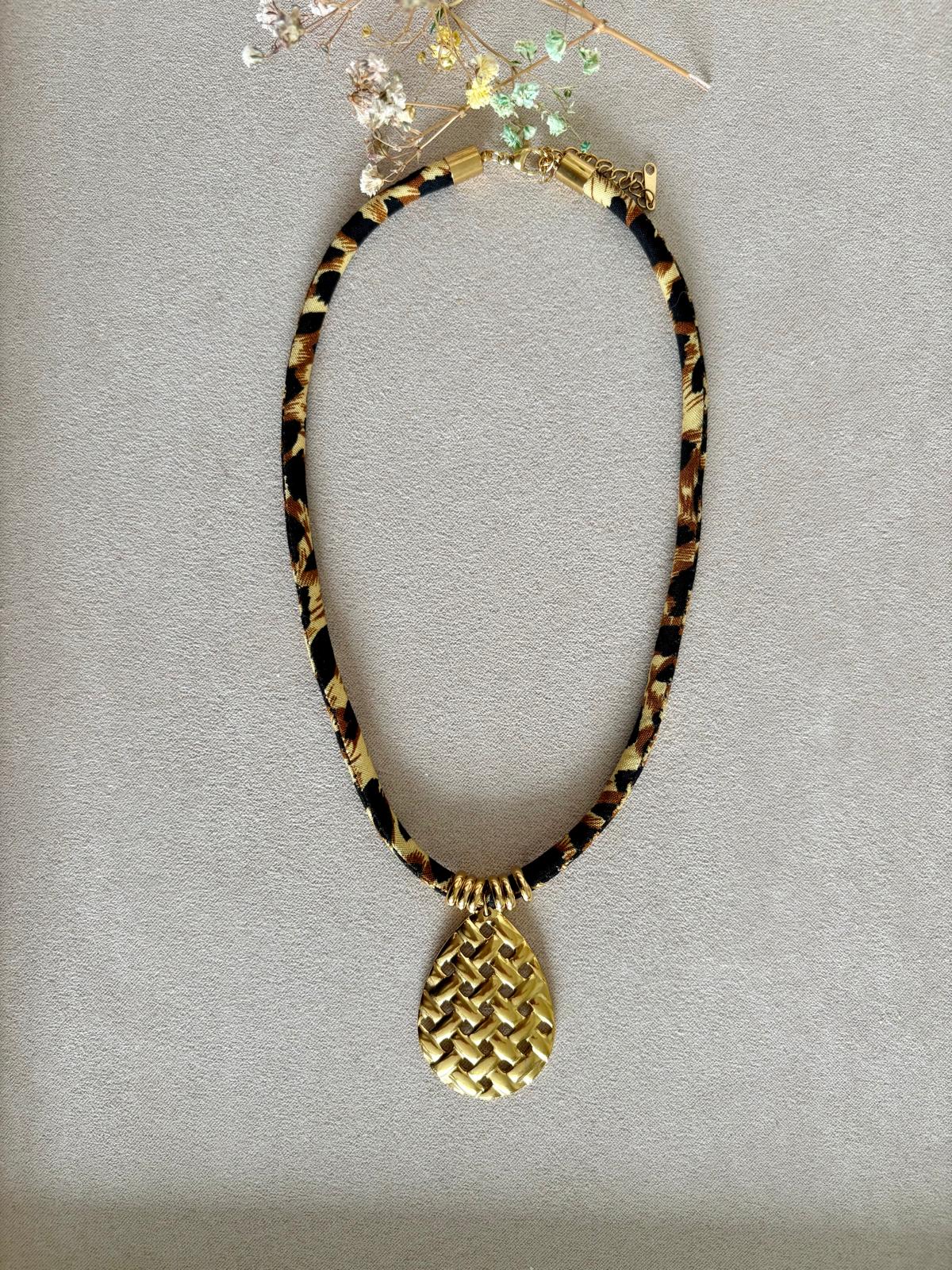 Collar tela Retro Gota