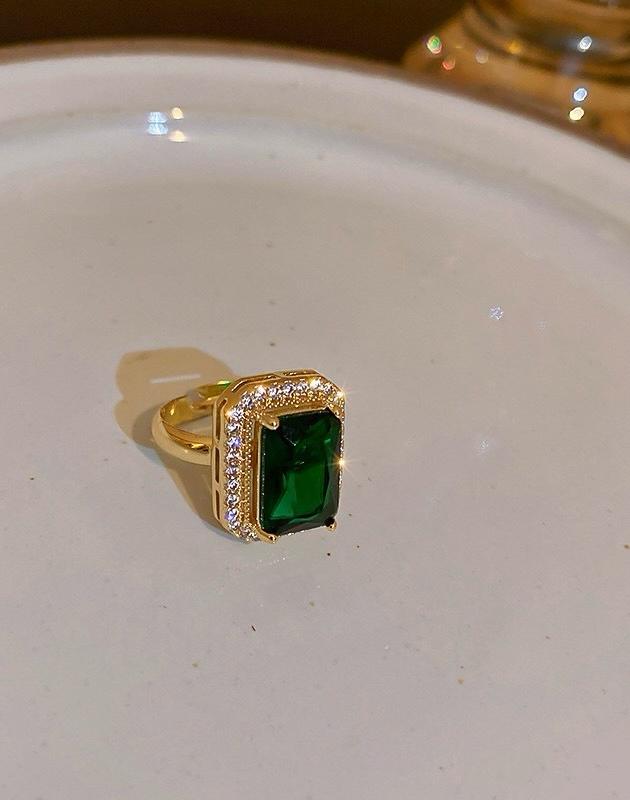 Anillo piedra verde pedrería