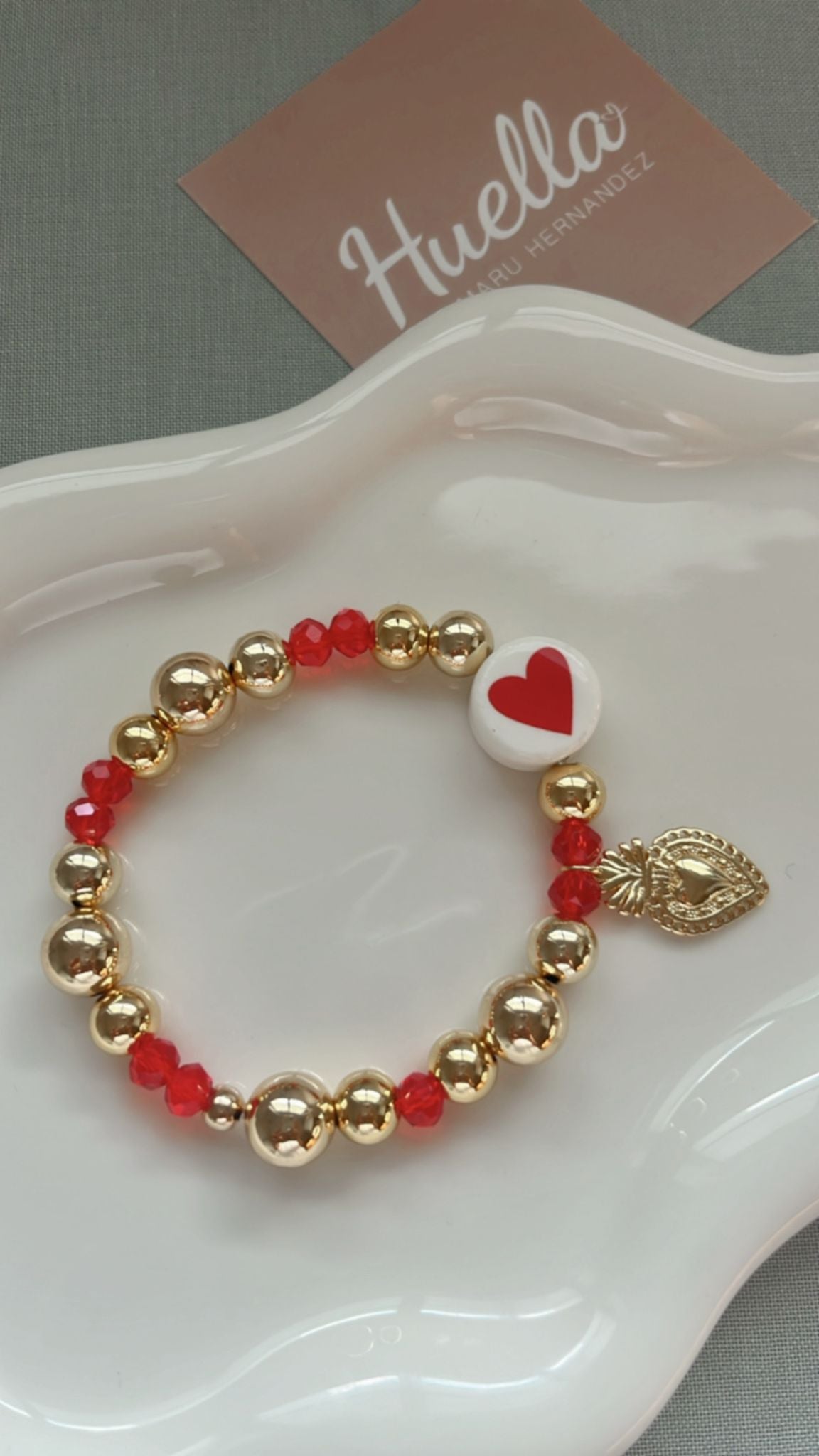 Brazalete elástico roja y dorado corazones