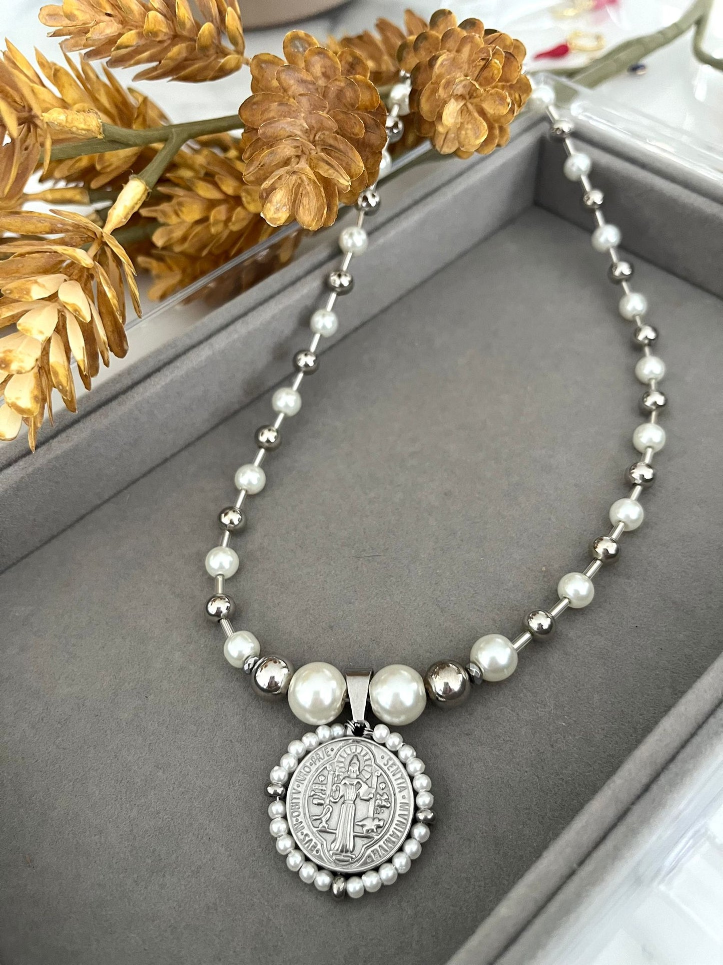 Collar Medalla de san Benito en Plata