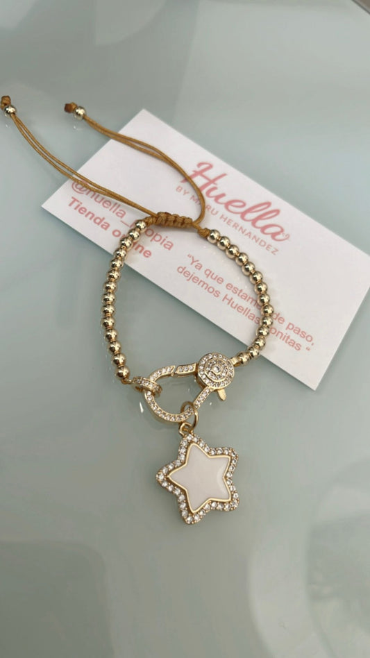 Brazalete con broche y estrella en pedrería