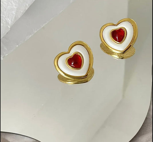 Aretes corazón grande con centro rojo