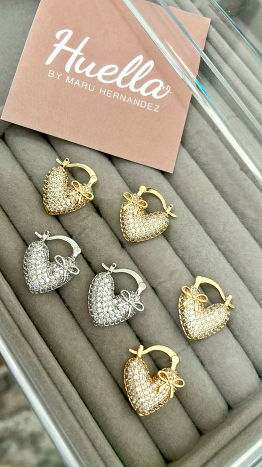 Aretes corazón enlazado