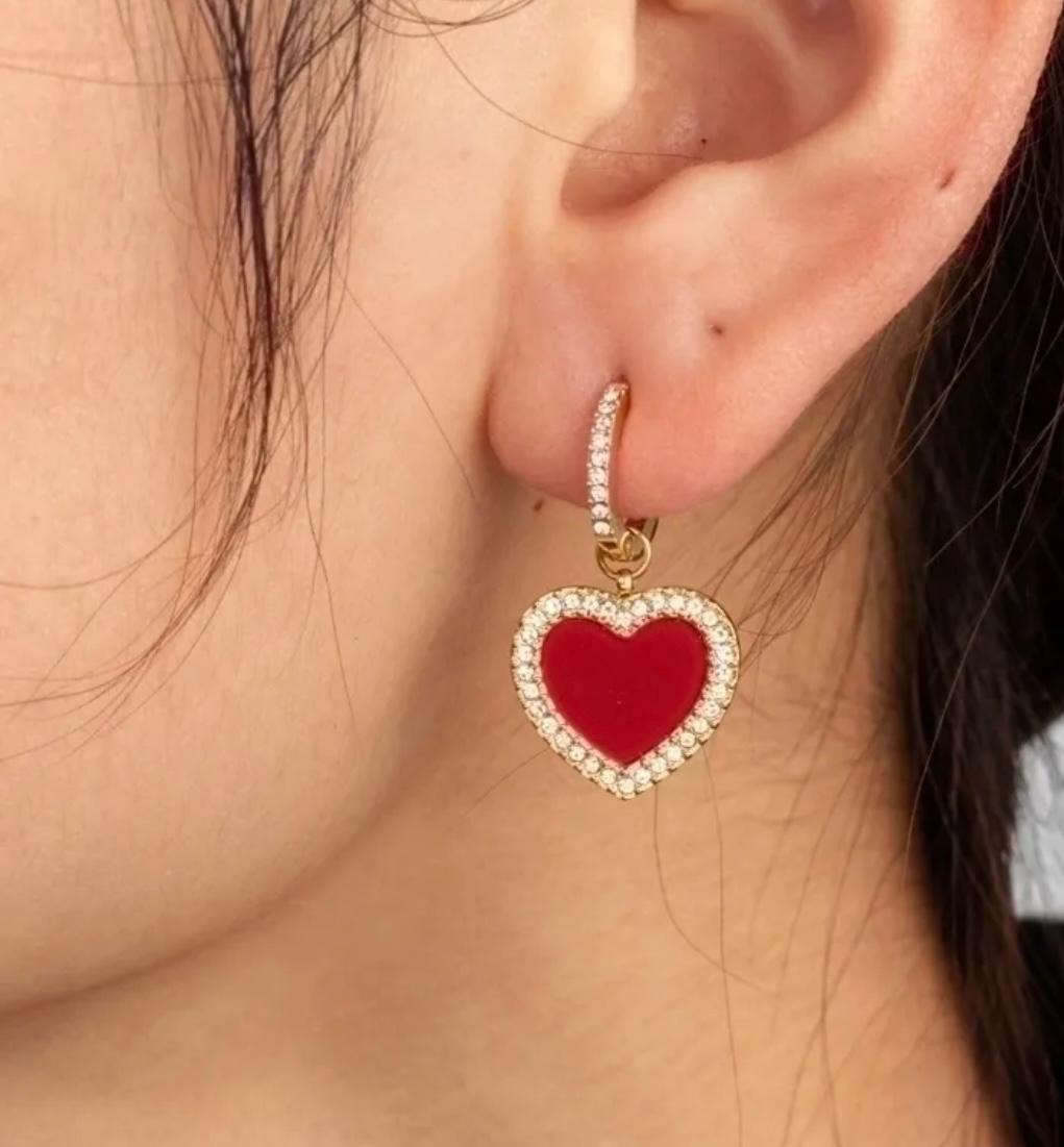 Aretes corazón rojo con pedrería