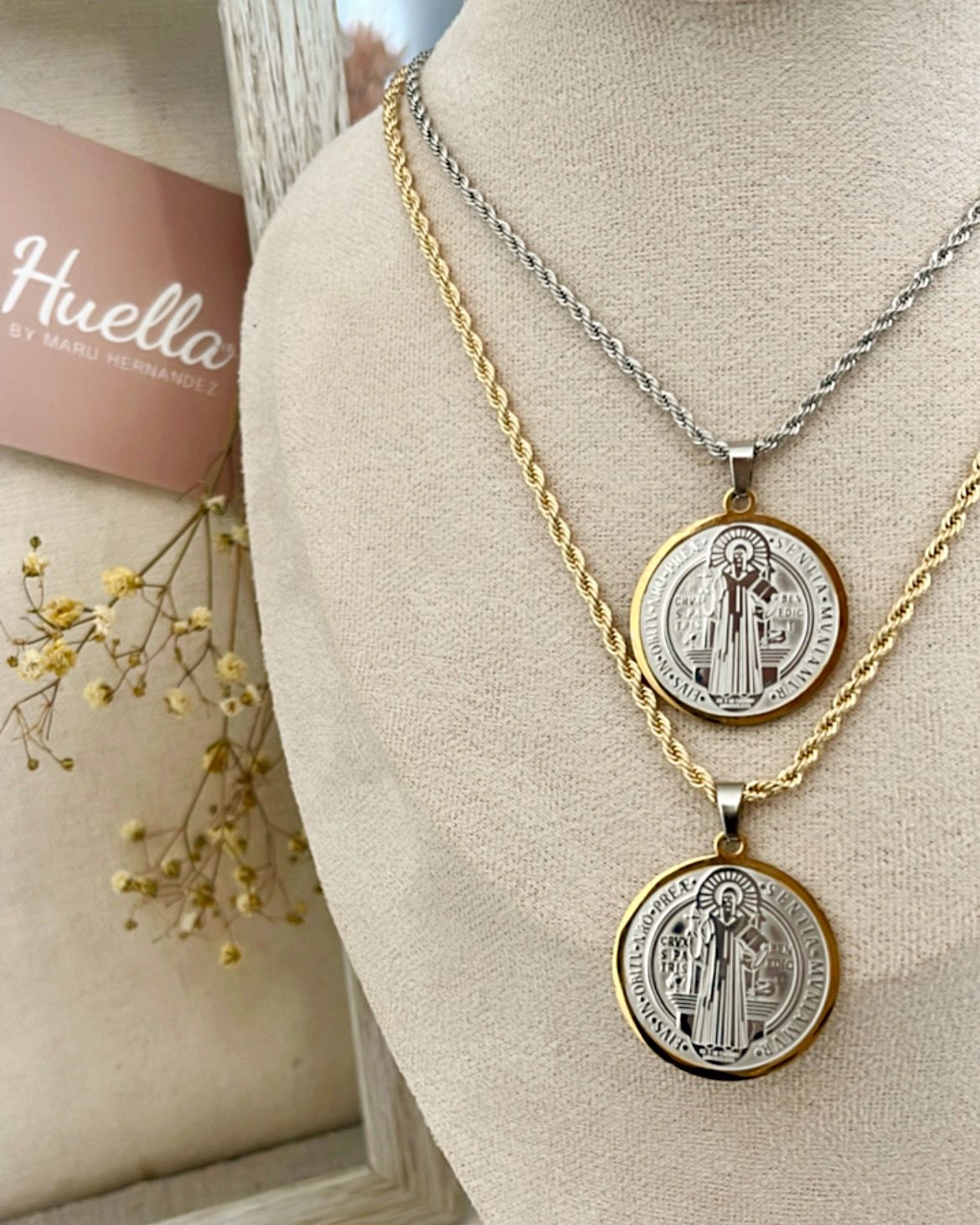 Cadena con medalla San Benito nueva