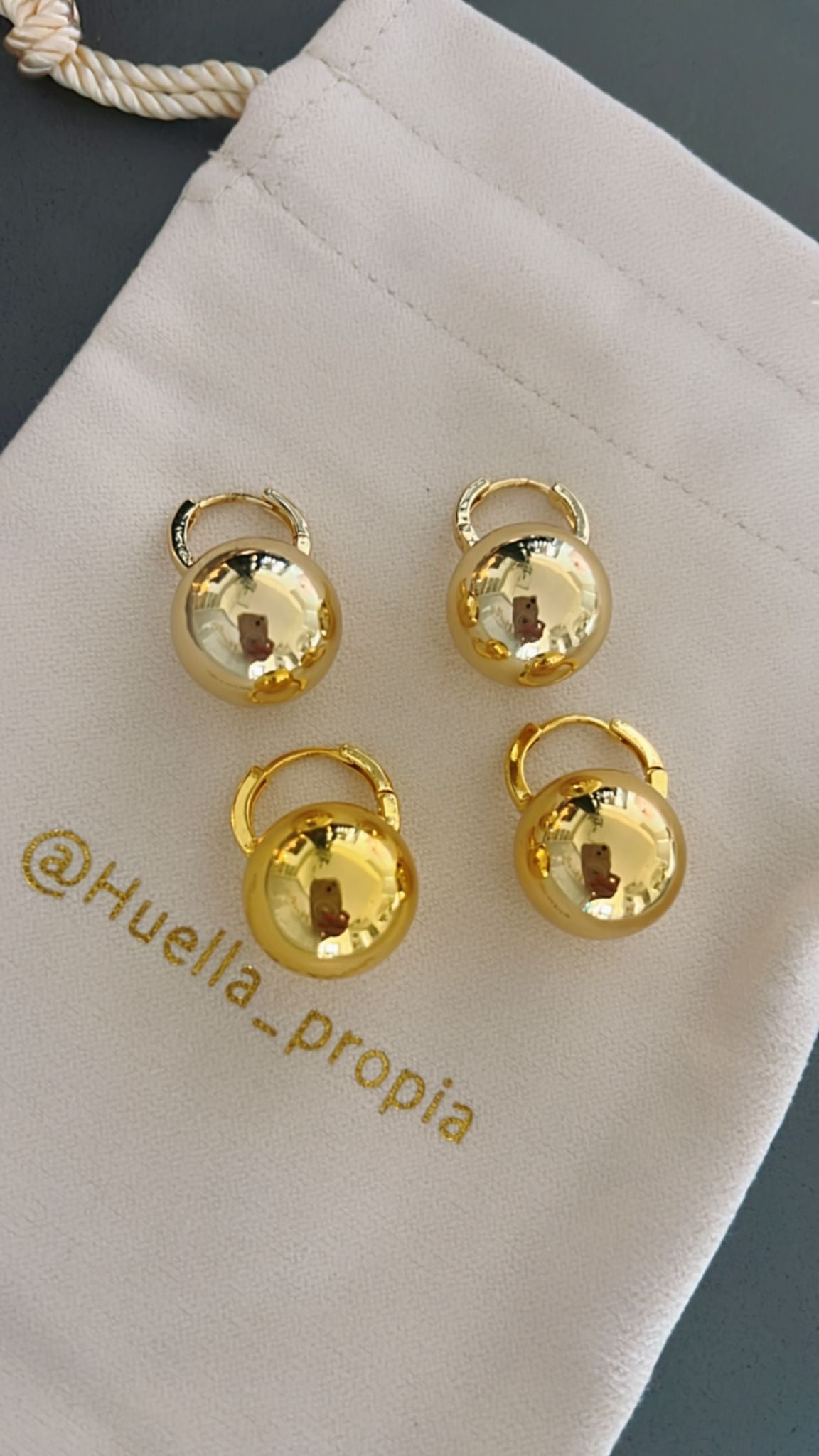 Aretes balín dorado