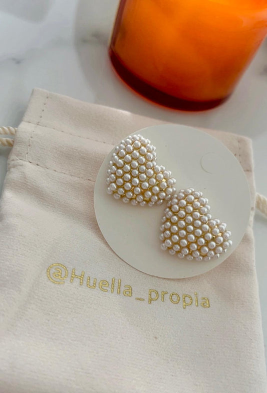 Aretes corazón mini perlas