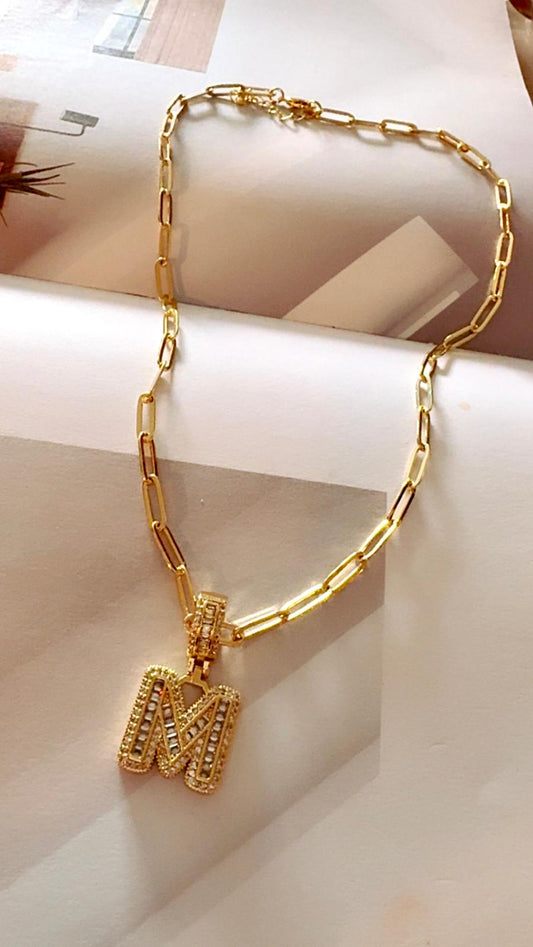 Cadena con Inicial Elegante