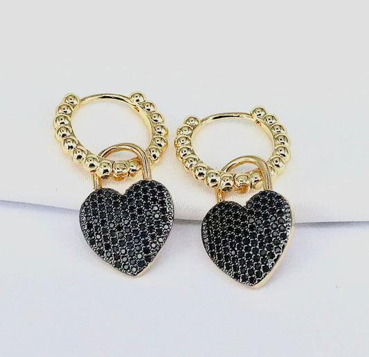 Aretes corazón negro pedrería