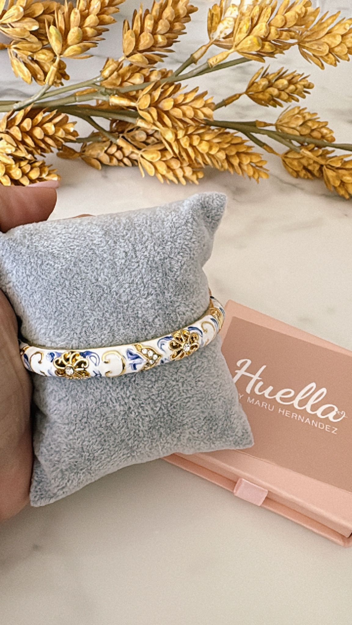 Brazalete elegante azul y blanco