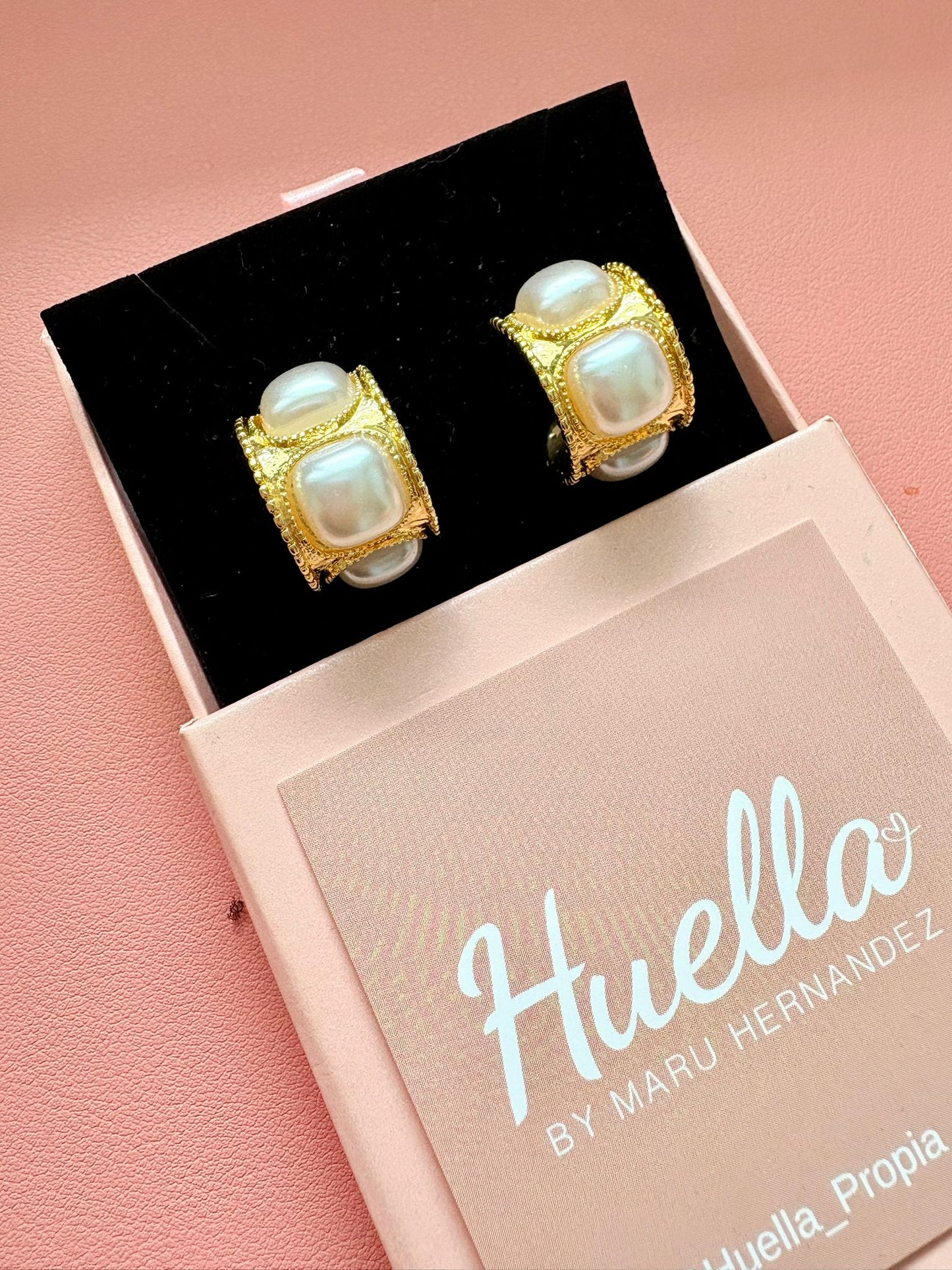 Aretes cuadrados retro perla