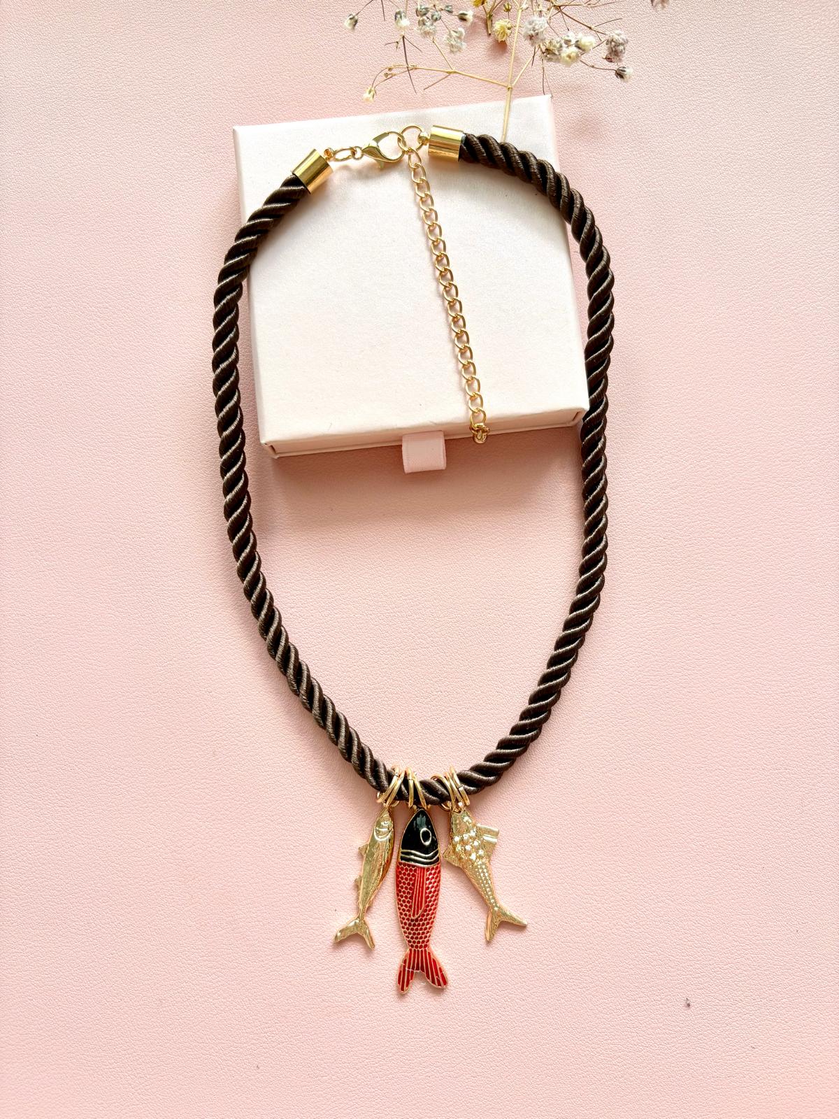 Collar verano en otoño